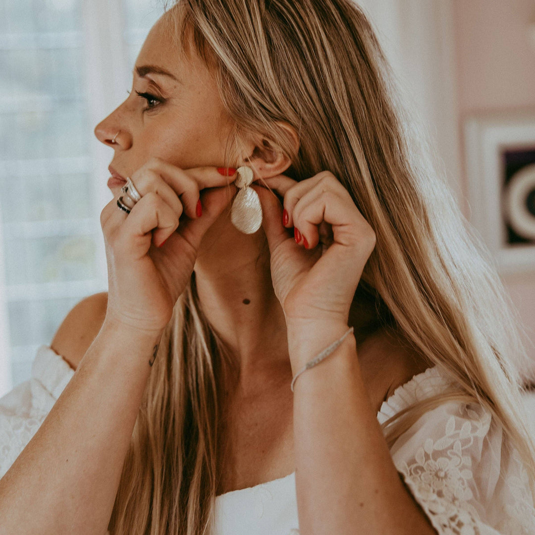 Pebble Drop Earrings: Gold